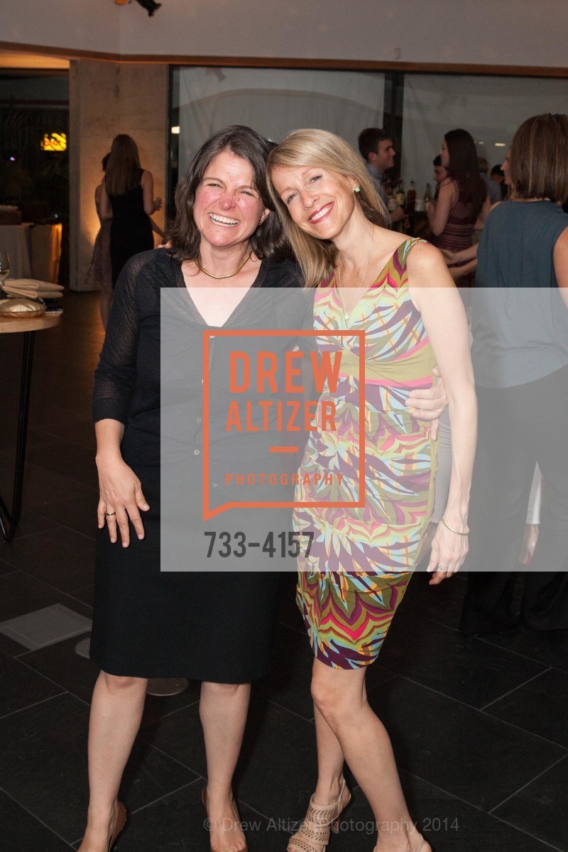 Kelly Sicat, Angela McConnell, PACE GALLERY, Menlo Park Presents Tara Donovan's Exhibit, US, May 21st, 2014, Photo #733-4157 Kelly Sicat, Angela McConnell, Photo #733-4157