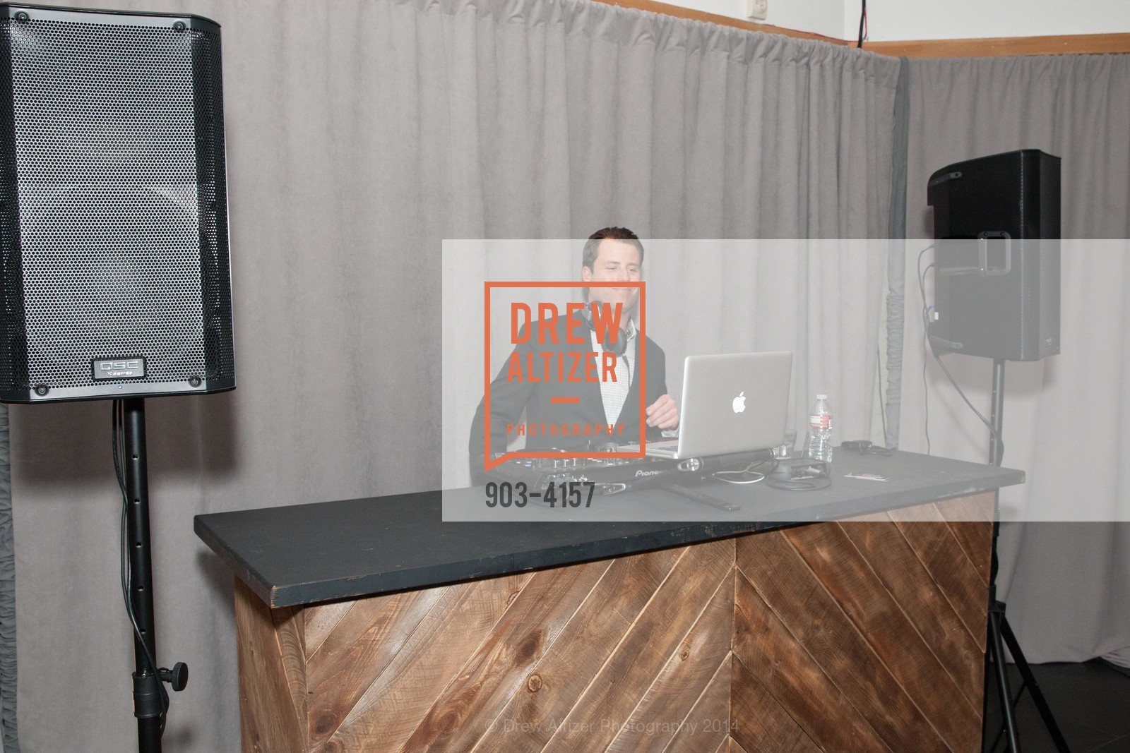 DJ Josh Dukes, PACE GALLERY, Menlo Park Presents Tara Donovan's Exhibit, US, May 21st, 2014, Photo #903-4157 DJ Josh Dukes, Photo #903-4157