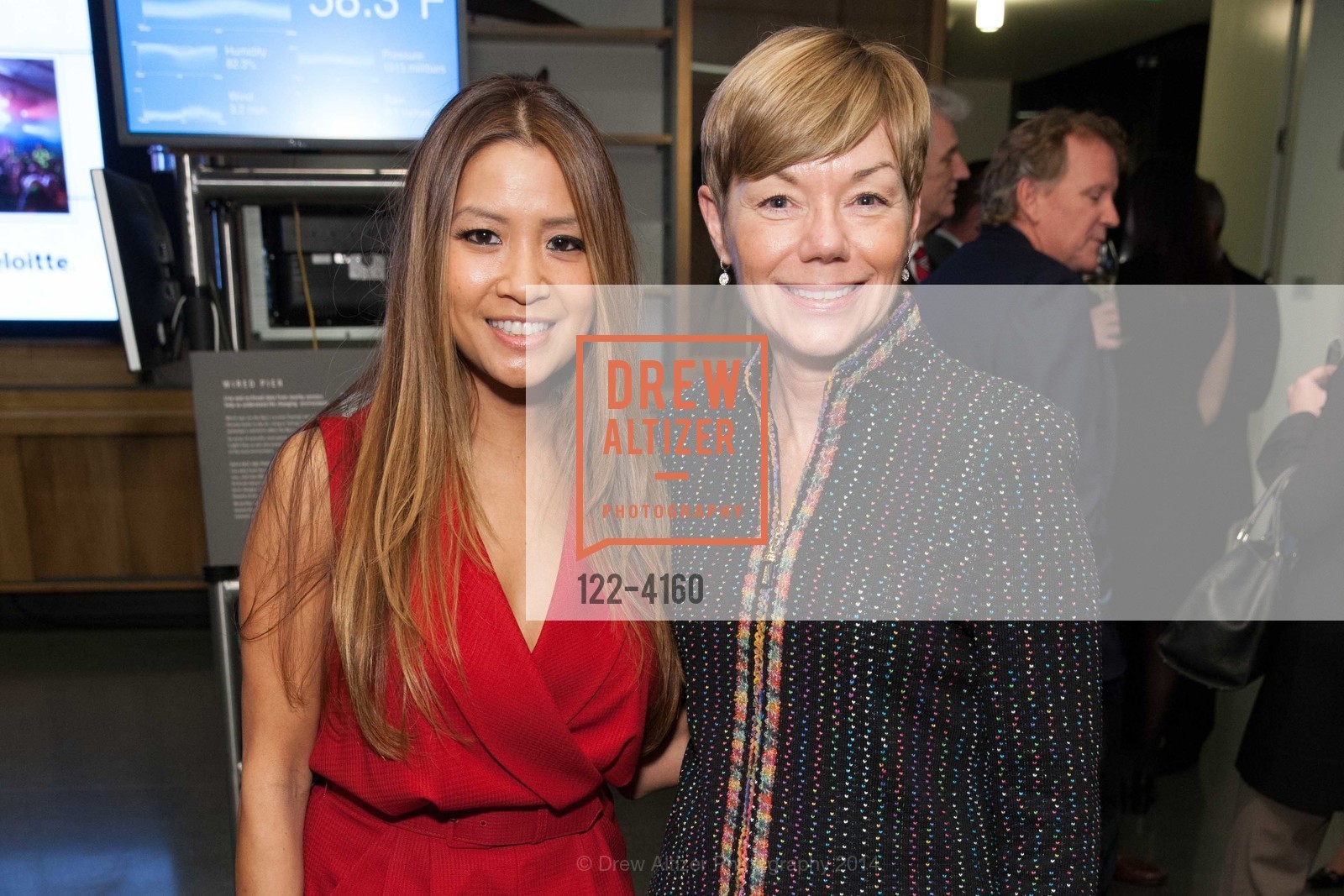 Lillian Phan, Paula Downey, 2015 RED CROSS Philanthropic CEO of the Year Reception, US, November 21st, 2014, Photo #122-4160 Lillian Phan, Paula Downey, Photo #122-4160