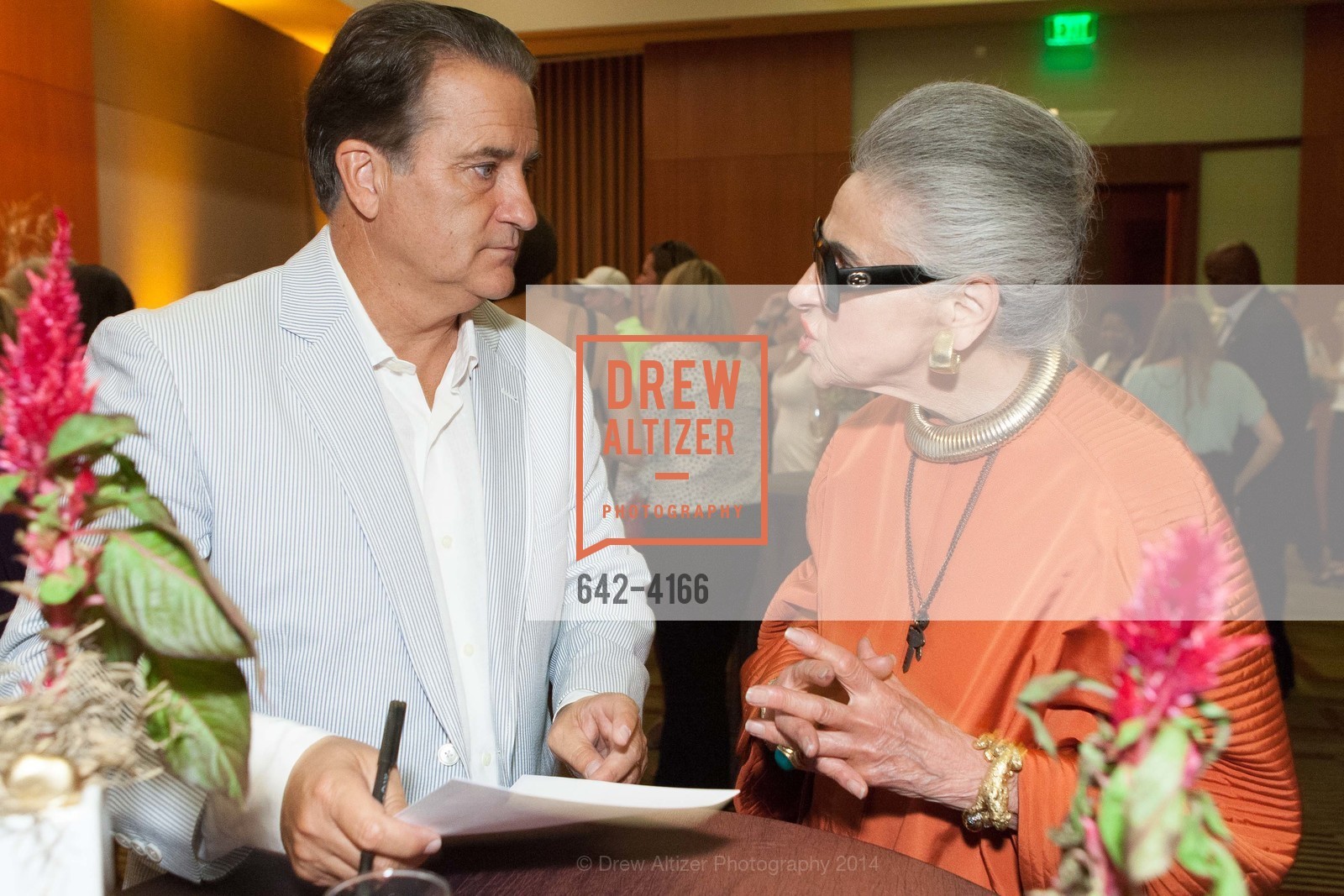 Steve Mariucci, Joy Venturini Bianchi, LEVI'S "Key to the Stadium" Collection by JENNIFER MONTANA DESIGNS, US, August 21st, 2014, Photo #642-4166 Steve Mariucci, Joy Venturini Bianchi, Photo #642-4166