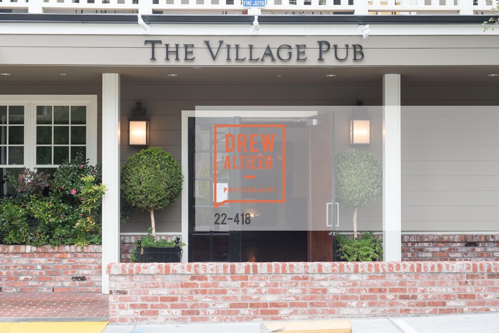 Atmosphere, Artsy and Sotheby's Village Pub Dinner, Village Pub, October 27th, 2015,Drew Altizer, Drew Altizer Photography, full-service agency, private events, San Francisco photographer, photographer california