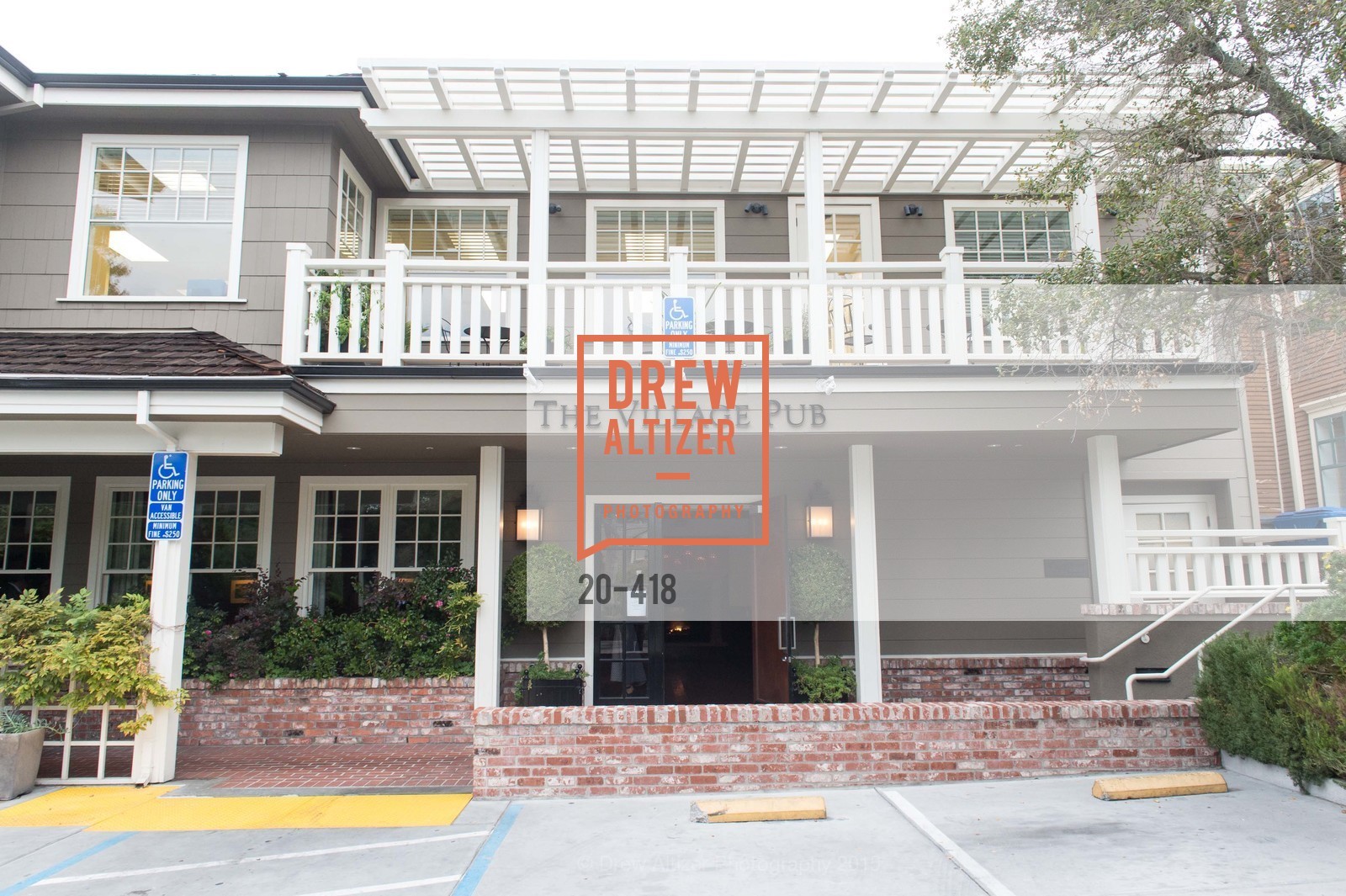 Atmosphere, Artsy and Sotheby's Village Pub Dinner, Village Pub, October 27th, 2015,Drew Altizer, Drew Altizer Photography, full-service event agency, private events, San Francisco photographer, photographer California