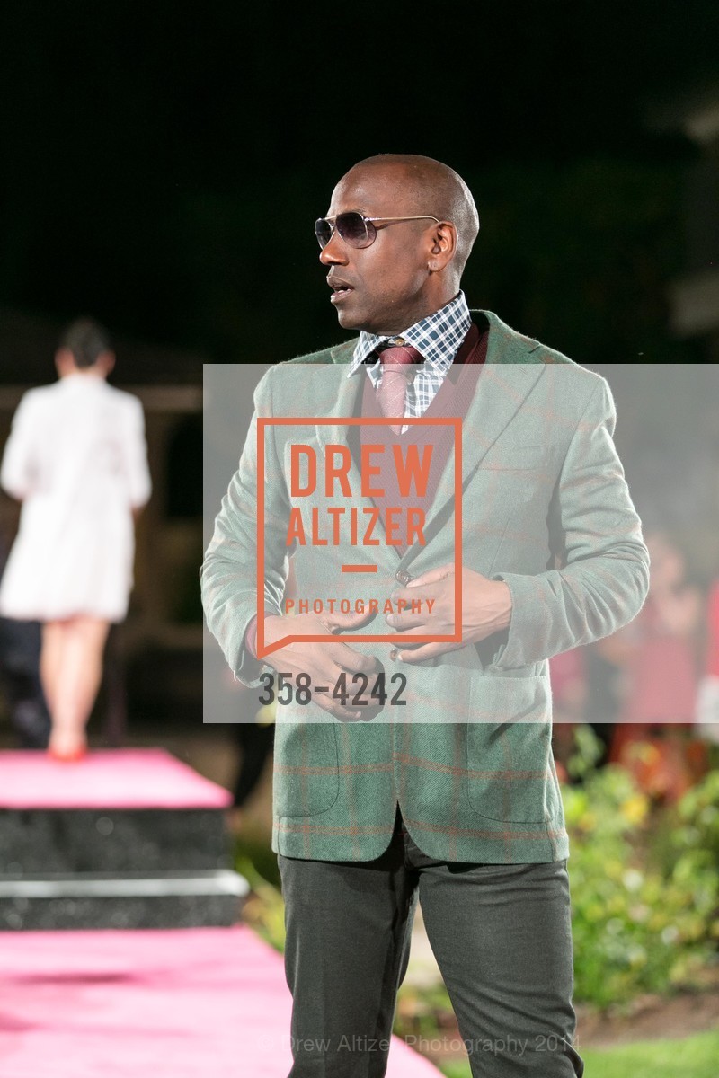 Marcus McCalister, Cocktails & Couture - old, US, August 27th, 2014, Photo #358-4242 Marcus McCalister, Photo #358-4242