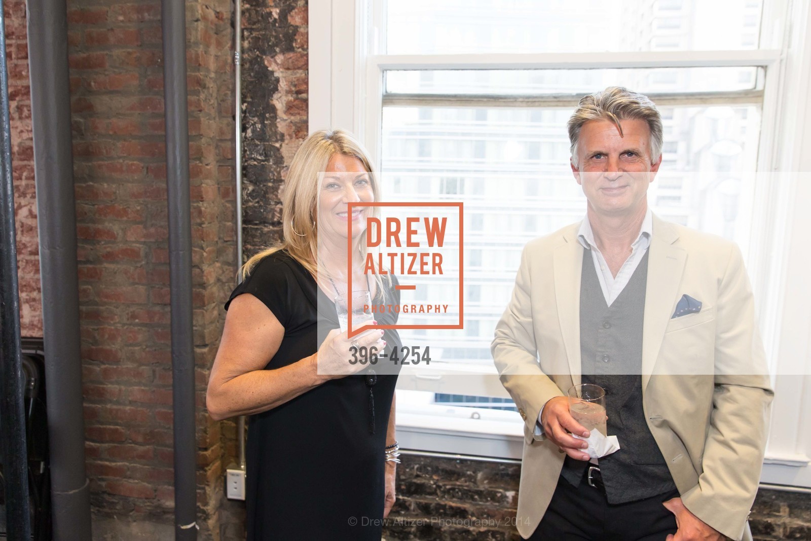 Michelle Bayliss, Lou Haack, foreword at Medium, US, September 17th, 2014, Photo #396-4254 Michelle Bayliss, Lou Haack, Photo #396-4254