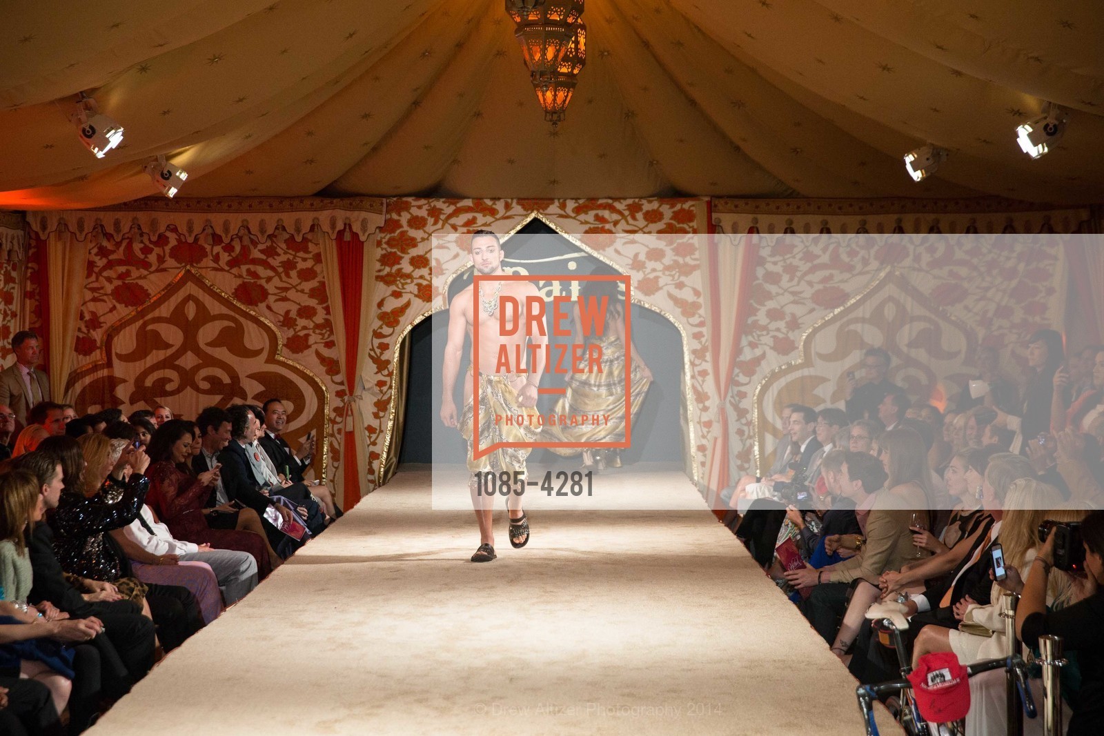 Runway, Third Annual HOTBED BENEFIT Hosted by the DREVER Family, US, August 23rd, 2014, Photo #1085-4281 Runway, Photo #1085-4281