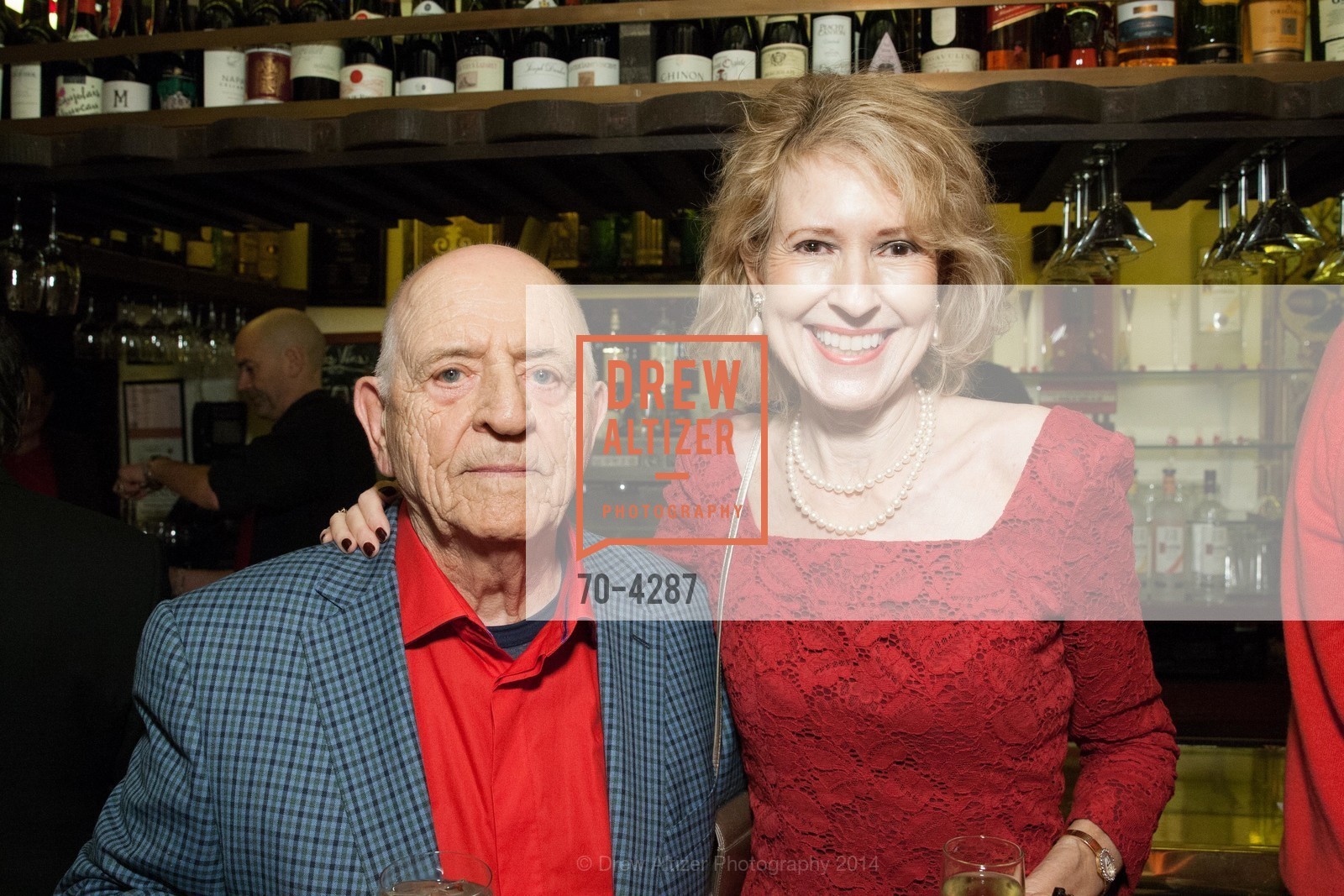 Brian Wall, Sylvia Brown, l'affair rouge, US, November 21st, 2014, Photo #70-4287 Brian Wall, Sylvia Brown, Photo #70-4287