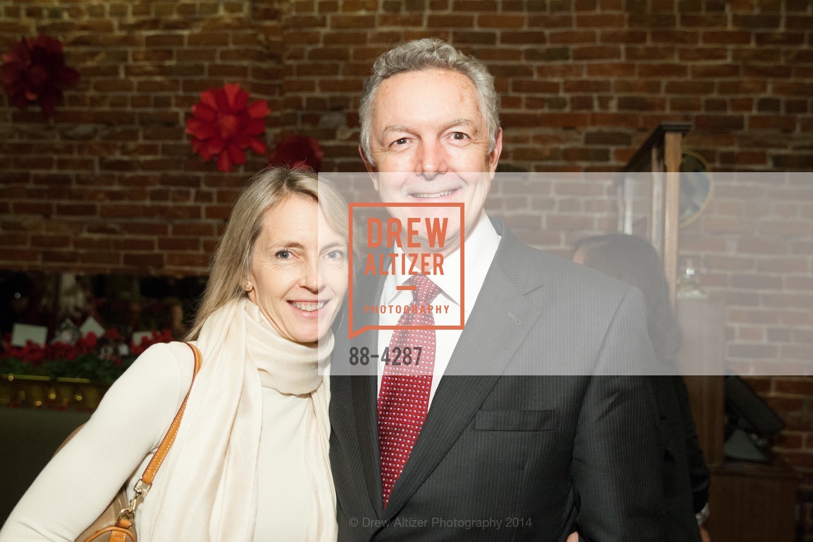 Caroline Winnett, Ernest Brown, l'affair rouge, US, November 21st, 2014, Photo #88-4287 Caroline Winnett, Ernest Brown, Photo #88-4287