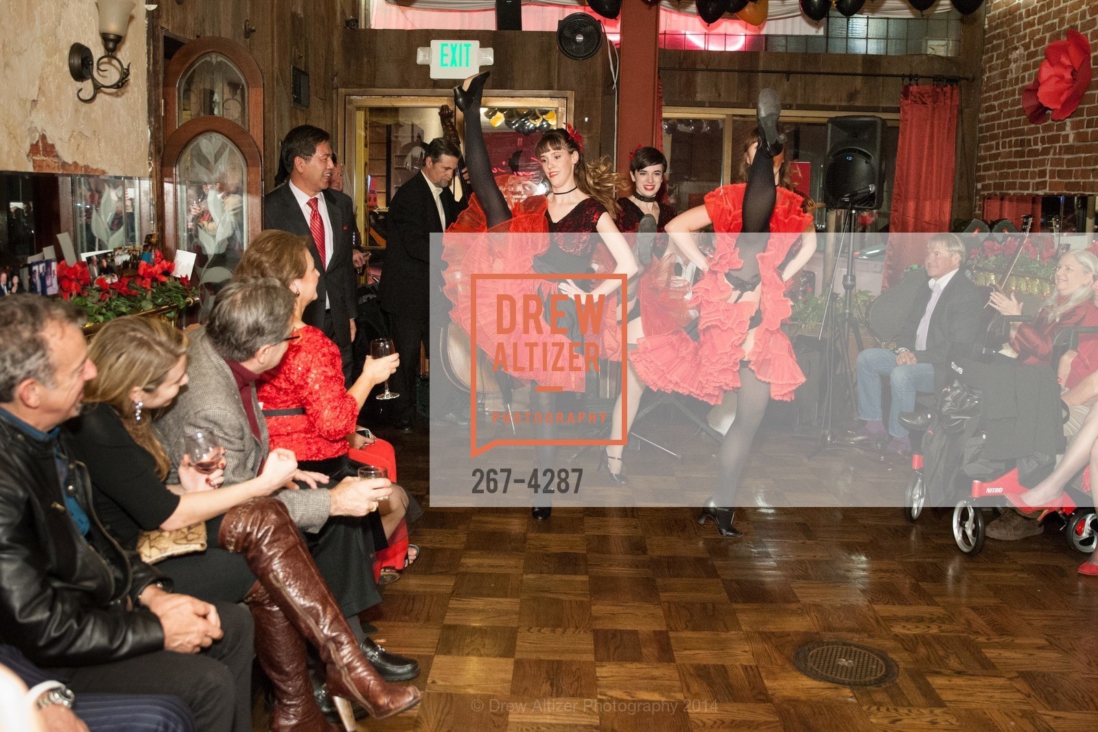 Performance, l'affair rouge, US, November 21st, 2014, Photo #267-4287 Performance, Photo #267-4287