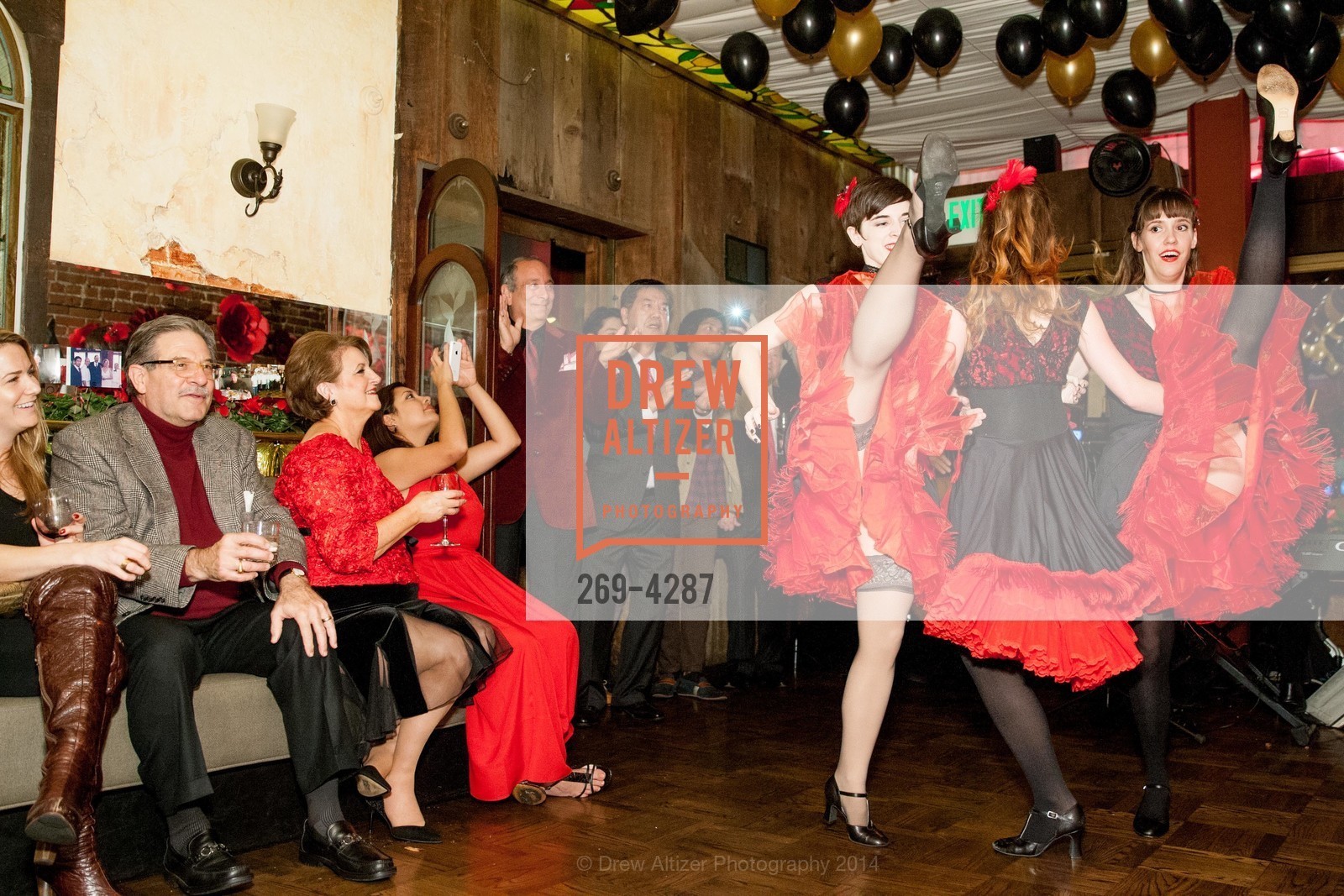 Performance, l'affair rouge, US, November 21st, 2014, Photo #269-4287 Performance, Photo #269-4287