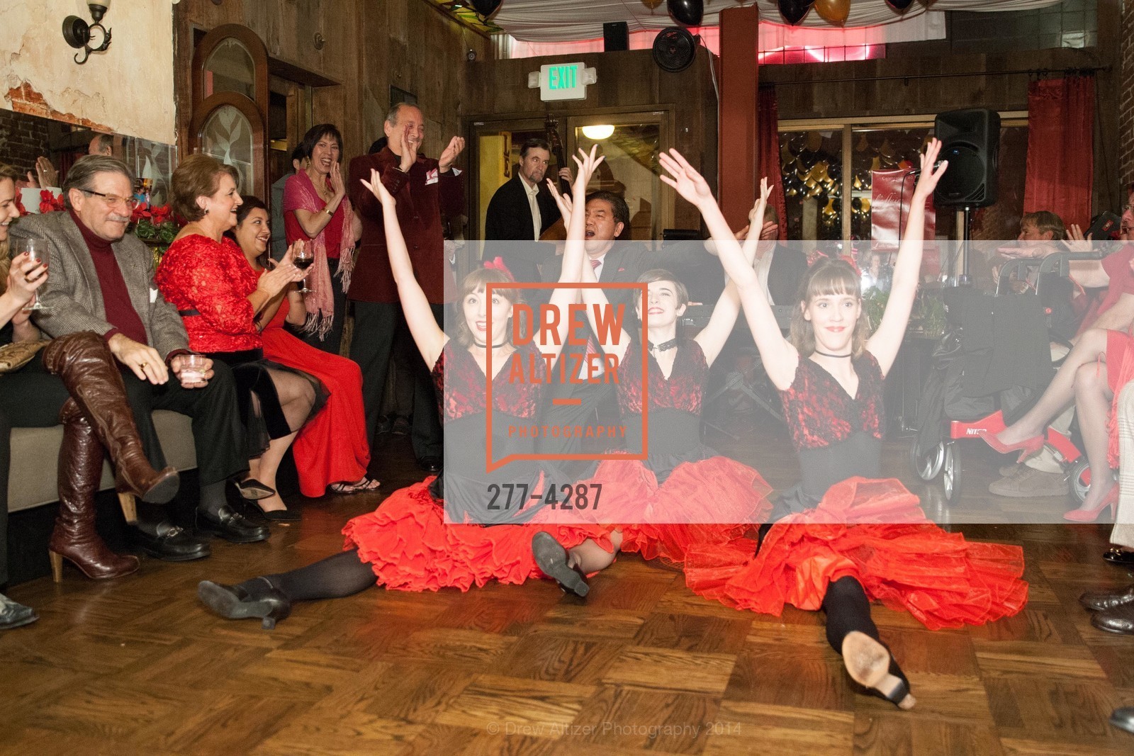 Performance, l'affair rouge, US, November 21st, 2014, Photo #277-4287 Performance, Photo #277-4287