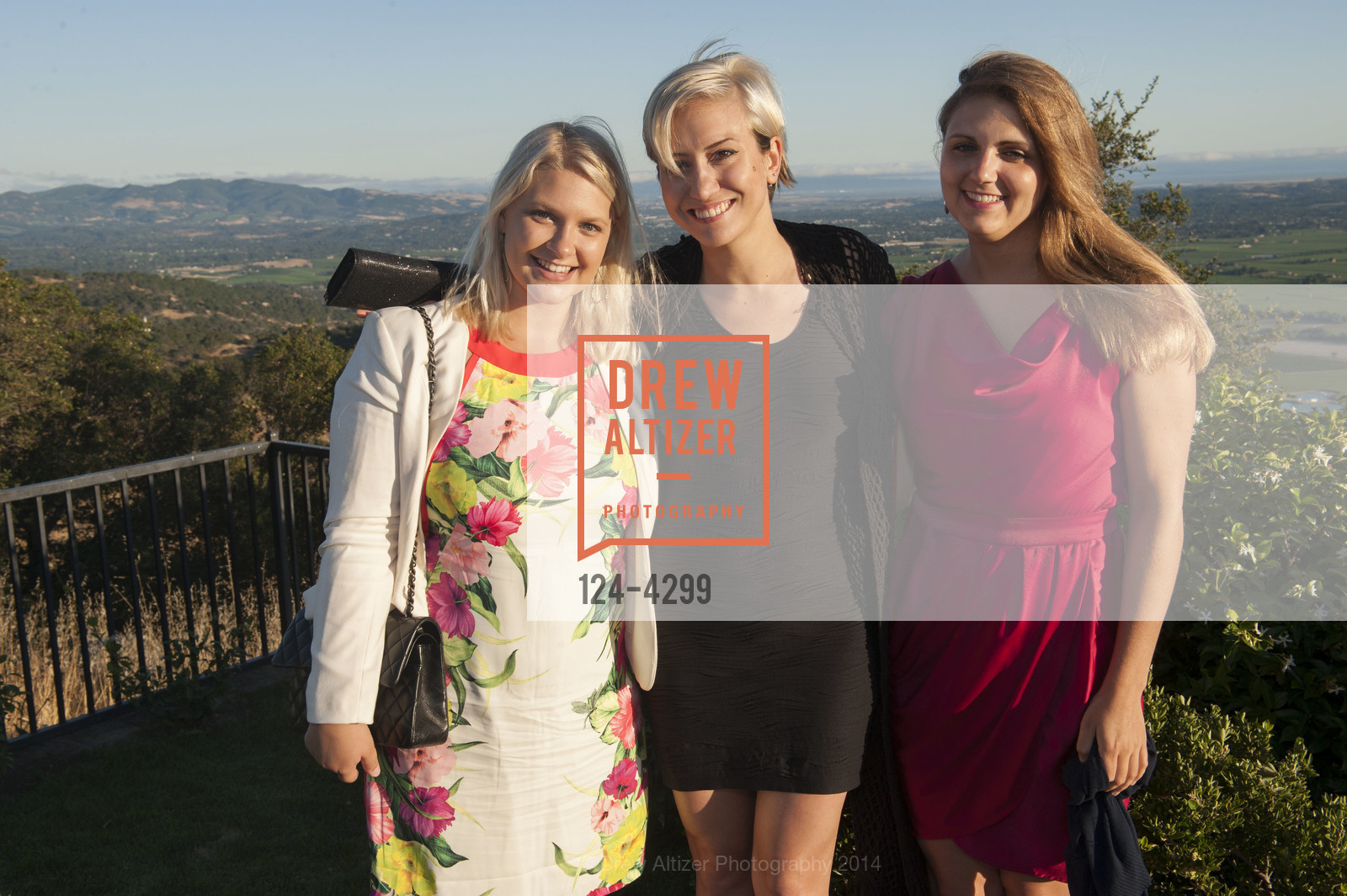 Carolina Kanerva, Gizem Yucel, Katie Stookesberry, FESTIVAL DEL SOLE'S Founders Dinner, US, July 10th, 2014, Photo #124-4299 Carolina Kanerva, Gizem Yucel, Katie Stookesberry, Photo #124-4299