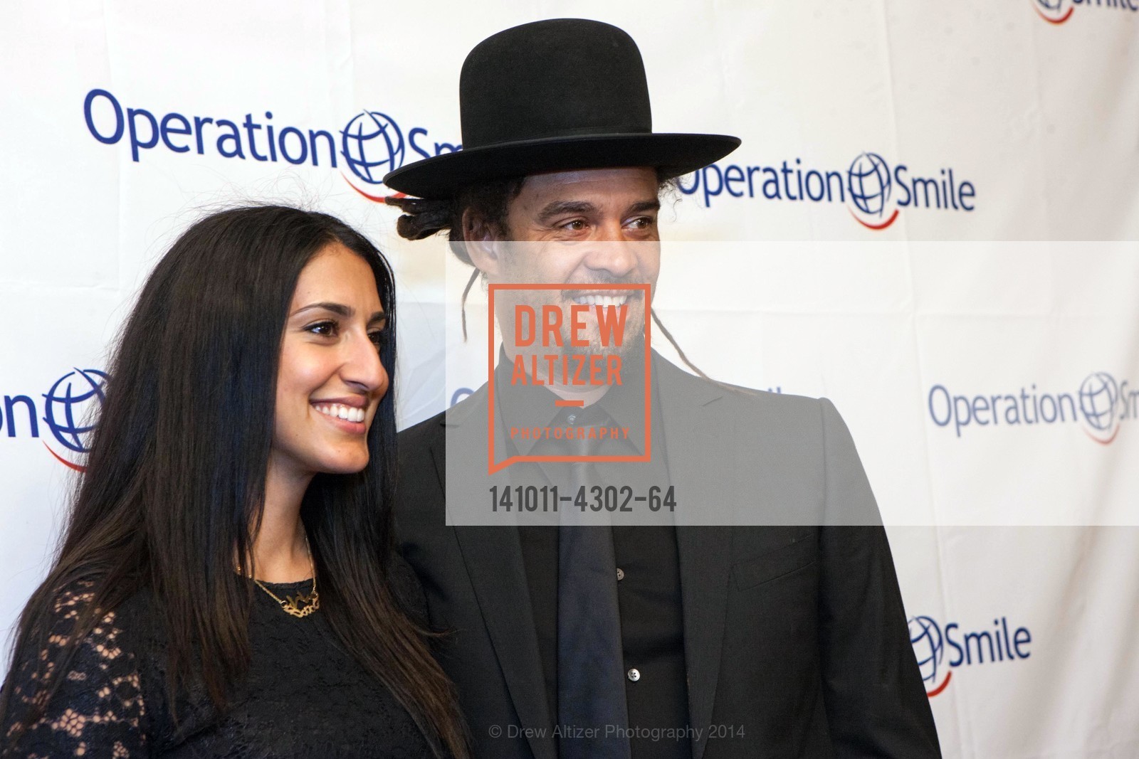 Sara Agah, Michael Franti, THE SMILE GALA San Francisco 2014 Benefiting OPERATION SMILE, US, October 11th, 2014, Photo #141011-4302-64 Sara Agah, Michael Franti, Photo #141011-4302-64