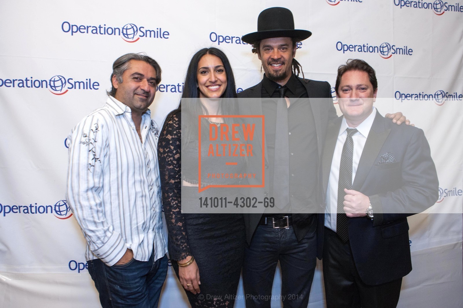 Hooman Khalili, Sara Agah, Michael Franti, Liam Mayclem, THE SMILE GALA San Francisco 2014, US, October 11th, 2014, Photo #141011-4302-69 Hooman Khalili, Sara Agah, Michael Franti, Liam Mayclem, Photo #141011-4302-69