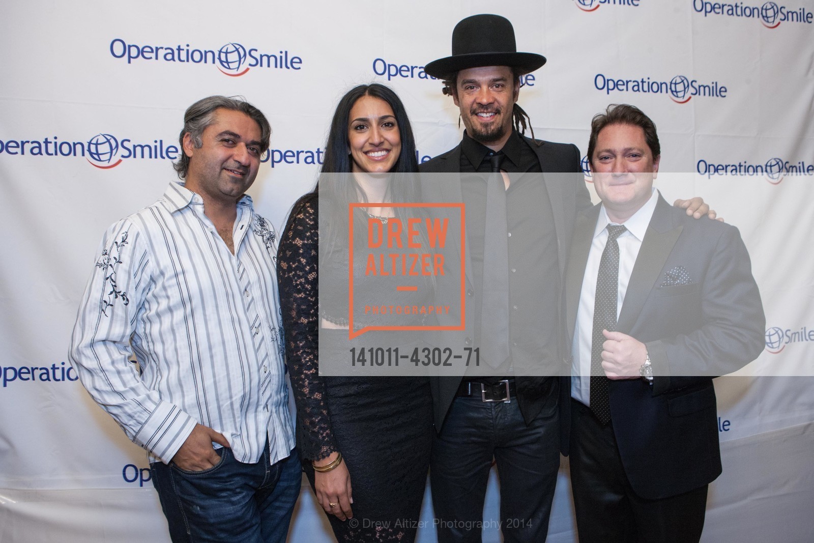 Hooman Khalili, Sara Agah, Michael Franti, Liam Mayclem, THE SMILE GALA San Francisco 2014, US, October 11th, 2014, Photo #141011-4302-71 Hooman Khalili, Sara Agah, Michael Franti, Liam Mayclem, Photo #141011-4302-71