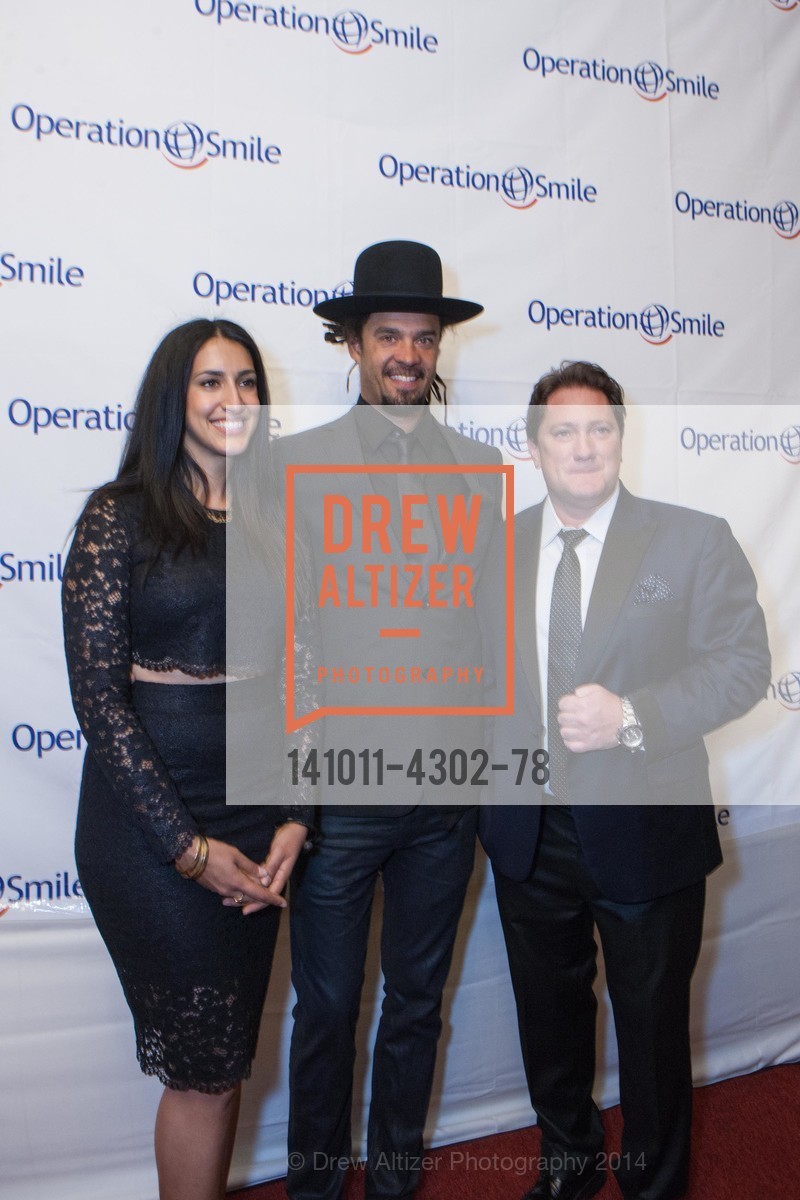 Sara Agah, Michael Franti, Liam Mayclem, THE SMILE GALA San Francisco 2014, US, October 11th, 2014, Photo #141011-4302-78 Sara Agah, Michael Franti, Liam Mayclem, Photo #141011-4302-78