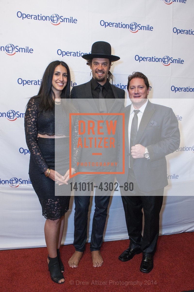 Sara Agah, Michael Franti, Liam Mayclem, THE SMILE GALA San Francisco 2014 Benefiting OPERATION SMILE, US, October 11th, 2014, Photo #141011-4302-80 Sara Agah, Michael Franti, Liam Mayclem, Photo #141011-4302-80