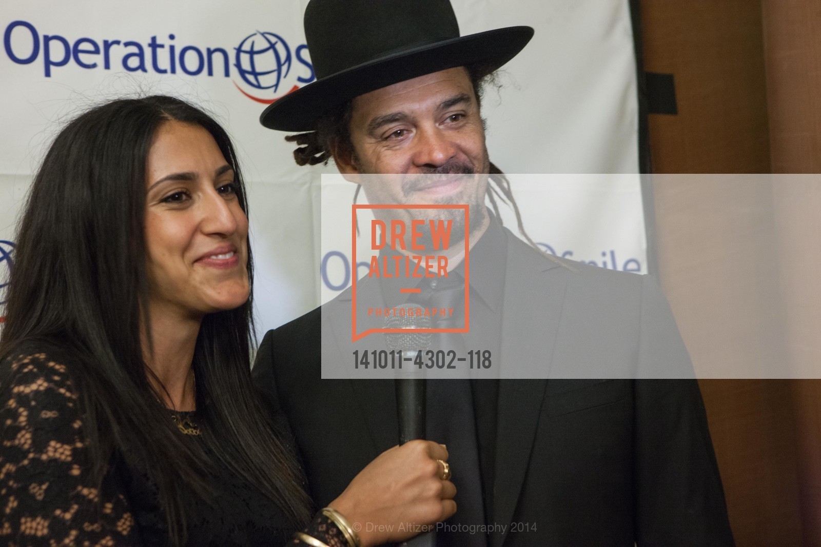 Sara Agah, Michael Franti, THE SMILE GALA San Francisco 2014, US, October 11th, 2014, Photo #141011-4302-118 Sara Agah, Michael Franti, Photo #141011-4302-118