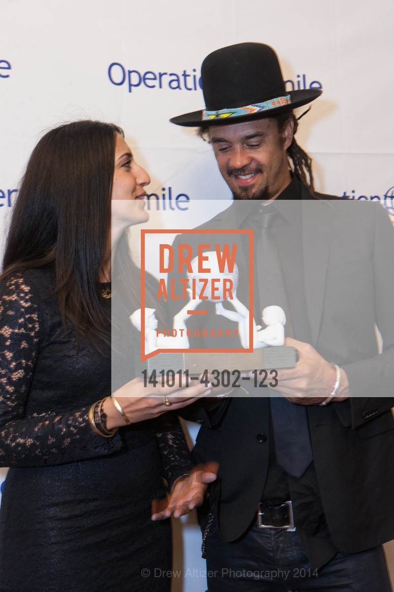 Sara Agah, Michael Franti, THE SMILE GALA San Francisco 2014 Benefiting OPERATION SMILE, US, October 11th, 2014, Photo #141011-4302-123 Sara Agah, Michael Franti, Photo #141011-4302-123