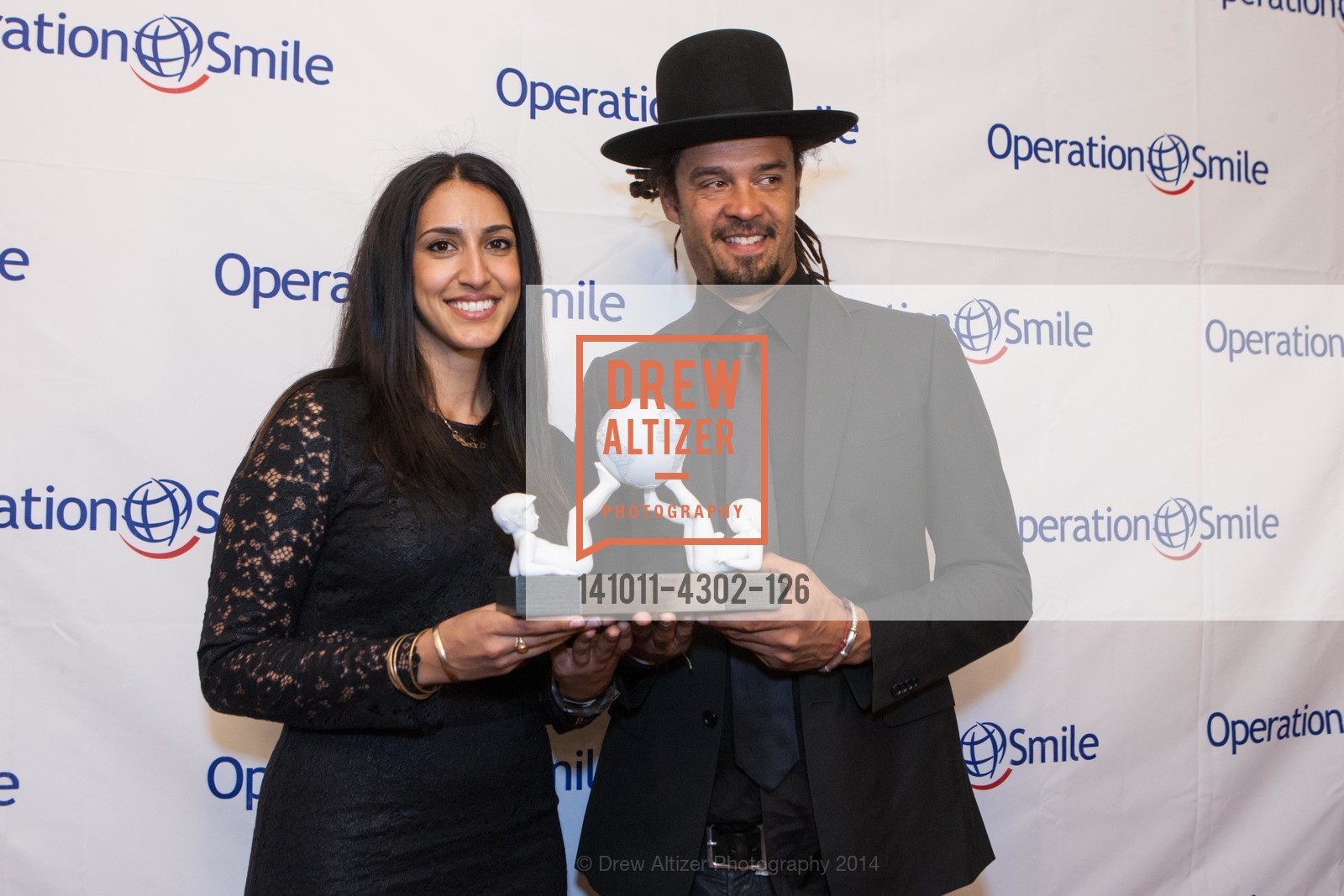 Sara Agah, Michael Franti, THE SMILE GALA San Francisco 2014 Benefiting OPERATION SMILE, US, October 11th, 2014, Photo #141011-4302-126 Sara Agah, Michael Franti, Photo #141011-4302-126