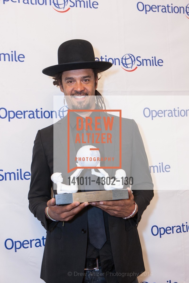 Michael Franti, THE SMILE GALA San Francisco 2014, US, October 11th, 2014, Photo #141011-4302-130 Michael Franti, Photo #141011-4302-130
