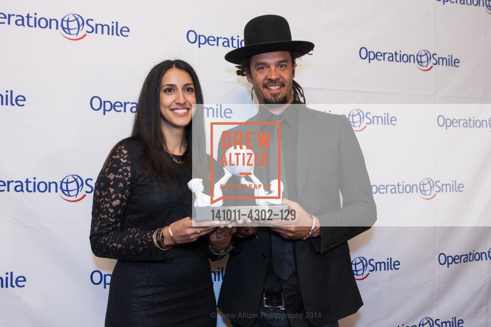Sara Agah, Michael Franti, THE SMILE GALA San Francisco 2014 Benefiting OPERATION SMILE, US, October 11th, 2014, Photo #141011-4302-129 Sara Agah, Michael Franti, Photo #141011-4302-129