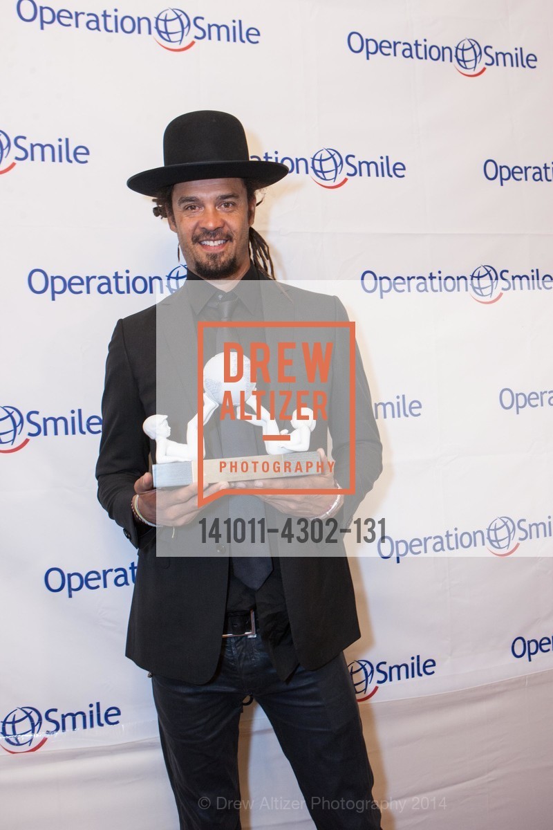 Michael Franti, THE SMILE GALA San Francisco 2014 Benefiting OPERATION SMILE, US, October 11th, 2014, Photo #141011-4302-131 Michael Franti, Photo #141011-4302-131