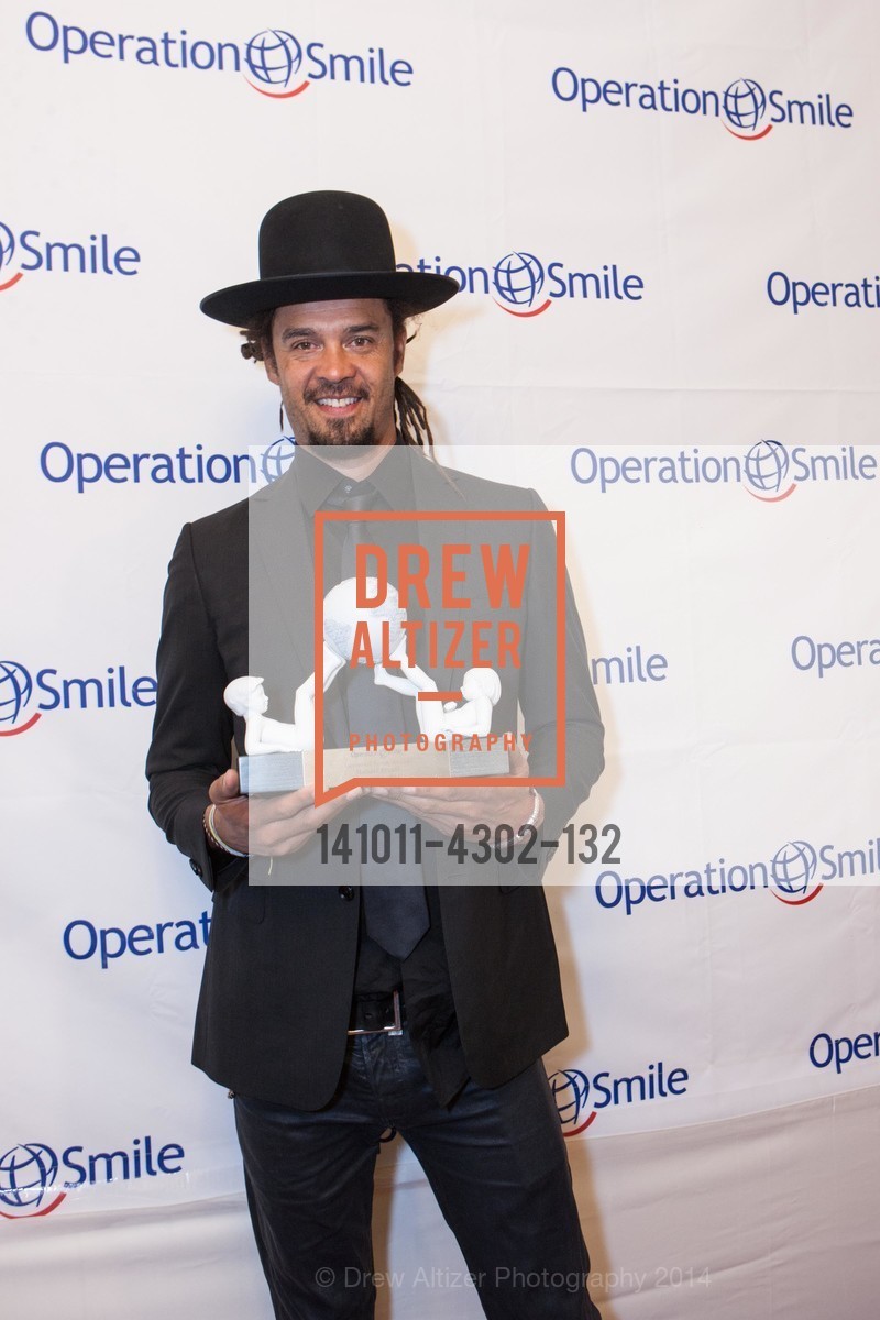 Michael Franti, THE SMILE GALA San Francisco 2014 Benefiting OPERATION SMILE, US, October 11th, 2014, Photo #141011-4302-132 Michael Franti, Photo #141011-4302-132