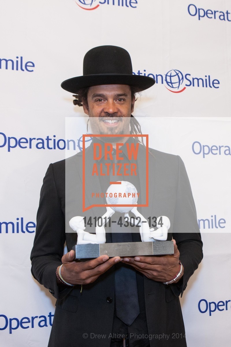 Michael Franti, THE SMILE GALA San Francisco 2014 Benefiting OPERATION SMILE, US, October 11th, 2014, Photo #141011-4302-134 Michael Franti, Photo #141011-4302-134