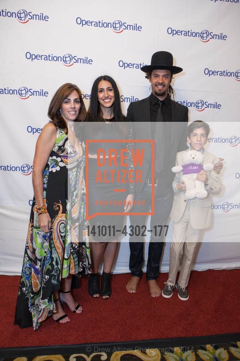 Lisa Lori, Sara Agah, Michael Franti, Griffin Lori, THE SMILE GALA San Francisco 2014, US, October 11th, 2014, Photo #141011-4302-177 Lisa Lori, Sara Agah, Michael Franti, Griffin Lori, Photo #141011-4302-177