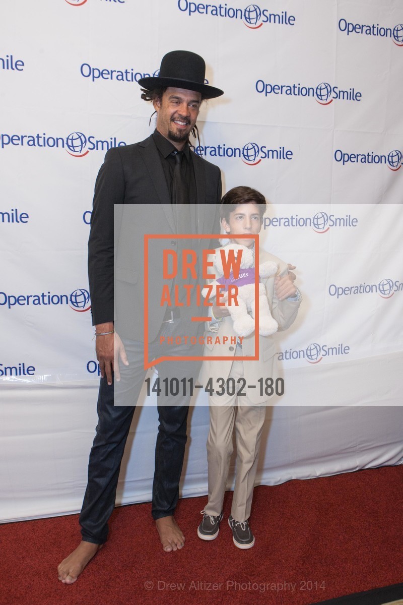 Michael Franti, Griffin Lori, THE SMILE GALA San Francisco 2014 Benefiting OPERATION SMILE, US, October 11th, 2014, Photo #141011-4302-180 Michael Franti, Griffin Lori, Photo #141011-4302-180