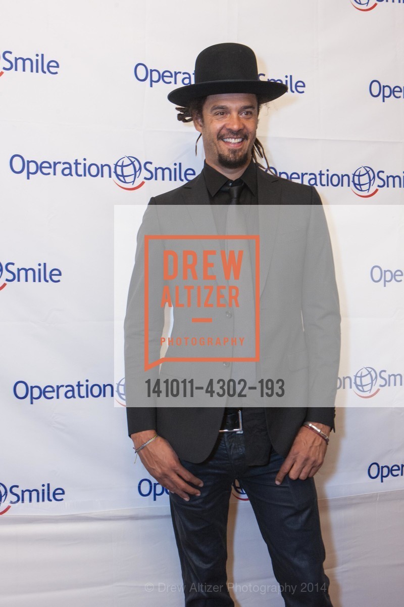Michael Franti, THE SMILE GALA San Francisco 2014, US, October 11th, 2014, Photo #141011-4302-193 Michael Franti, Photo #141011-4302-193