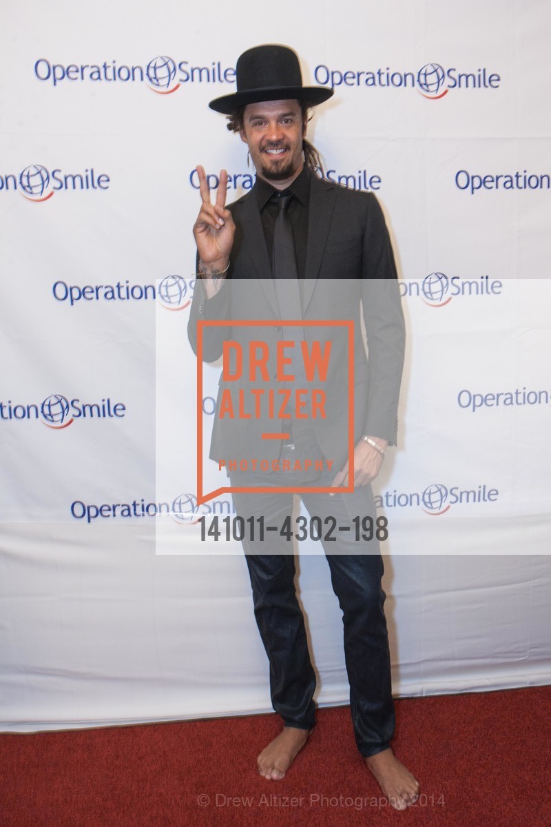 Michael Franti, THE SMILE GALA San Francisco 2014 Benefiting OPERATION SMILE, US, October 11th, 2014, Photo #141011-4302-198 Michael Franti, Photo #141011-4302-198