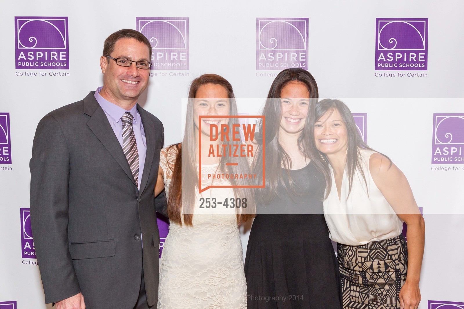 James Willcox, Madison Willcox, Simone Willcox, Andrea Willcox, 5th Annual ENVIRONMENTAL WORKING GROUP'S Earth Dinner, US, May 20th, 2014, Photo #253-4308 James Willcox, Madison Willcox, Simone Willcox, Andrea Willcox, Photo #253-4308