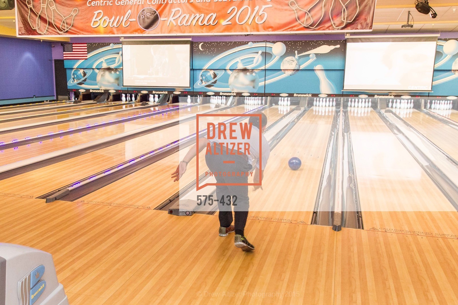 Bowling, ScavulloDesign Centric Builders Bowling Party, Presidio Bowl. 93 Moraga Ave, October 29th, 2015,Drew Altizer, Drew Altizer Photography, full-service agency, private events, San Francisco photographer, photographer california