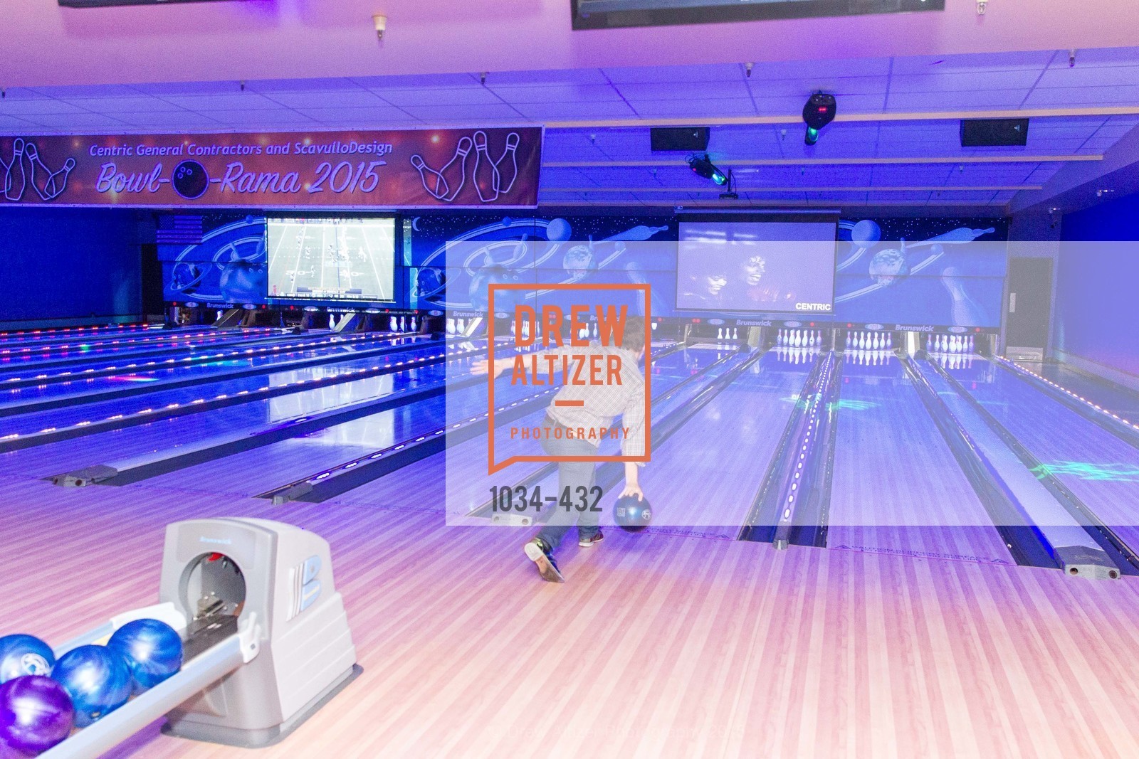 Bowling, ScavulloDesign Centric Builders Bowling Party, Presidio Bowl. 93 Moraga Ave, October 29th, 2015,Drew Altizer, Drew Altizer Photography, full-service agency, private events, San Francisco photographer, photographer california