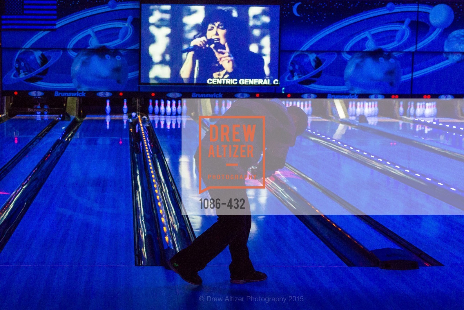 Bowling, ScavulloDesign Centric Builders Bowling Party, Presidio Bowl. 93 Moraga Ave, October 29th, 2015,Drew Altizer, Drew Altizer Photography, full-service agency, private events, San Francisco photographer, photographer california