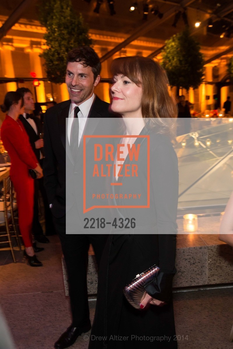 Jay Hennen, Chloe Harris, 2014 Mid-Winter Gala Hosted by the Junior Committee of the FINE ARTS MUSEUMS OF SAN FRANCISCO and SALVATORE FERRAGAMO, US, March 8th, 2014, Photo #2218-4326 Jay Hennen, Chloe Harris, Photo #2218-4326
