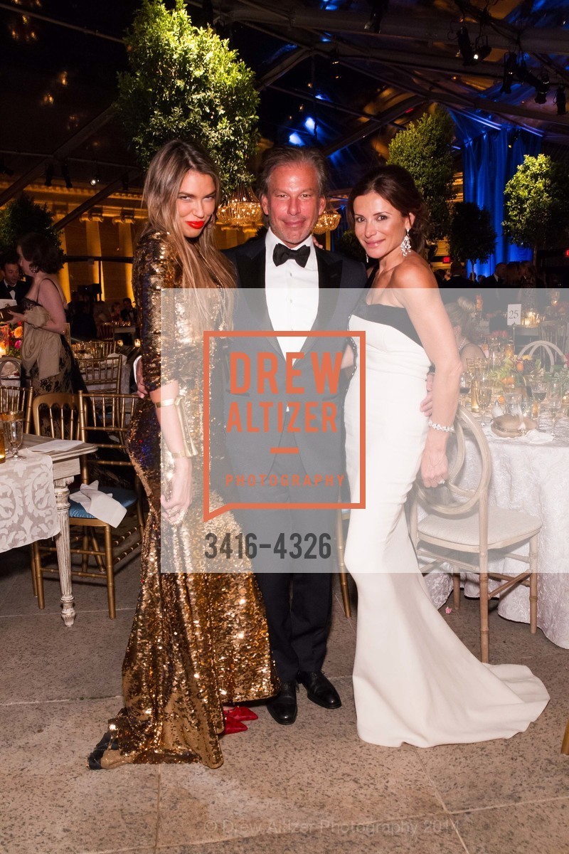 Bella Hunter, Gary Friedman, Claudia Ross, 2014 Mid-Winter Gala Hosted by the Junior Committee of the FINE ARTS MUSEUMS OF SAN FRANCISCO and SALVATORE FERRAGAMO, US, March 8th, 2014, Photo #3416-4326 Bella Hunter, Gary Friedman, Claudia Ross, Photo #3416-4326