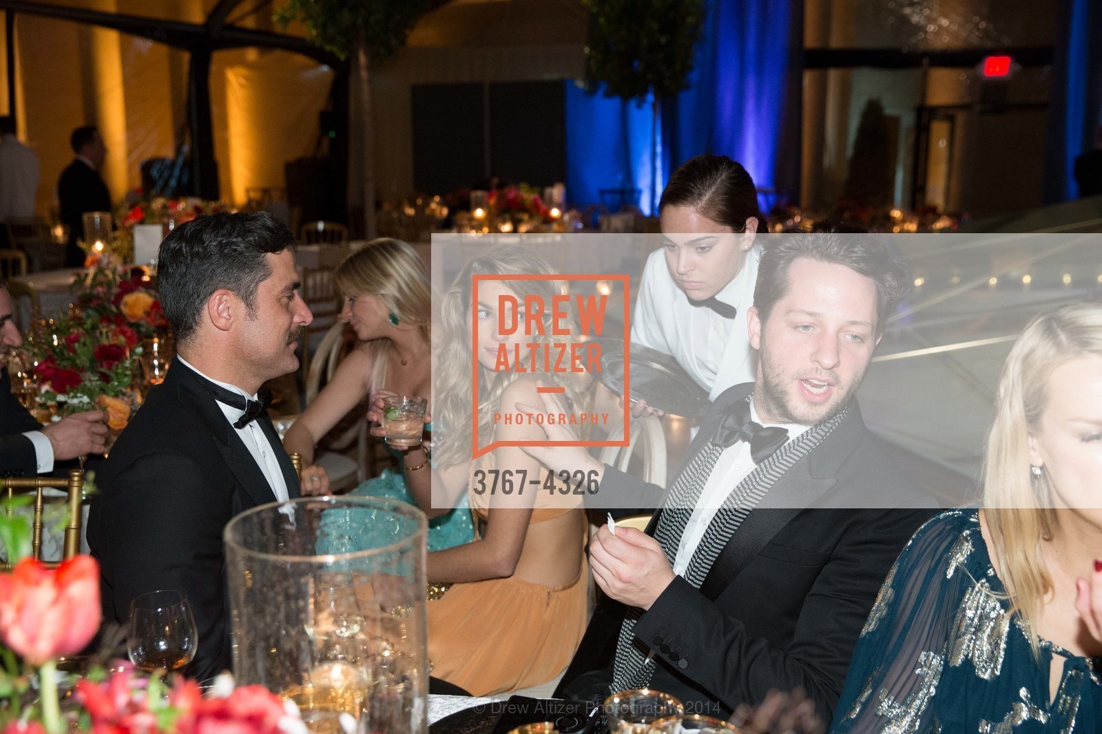 Douglas Friedman, Jessica Hart, Derek Blasberg, 2014 Mid-Winter Gala Hosted by the Junior Committee of the FINE ARTS MUSEUMS OF SAN FRANCISCO and SALVATORE FERRAGAMO, US, March 8th, 2014, Photo #3767-4326 Douglas Friedman, Jessica Hart, Derek Blasberg, Photo #3767-4326