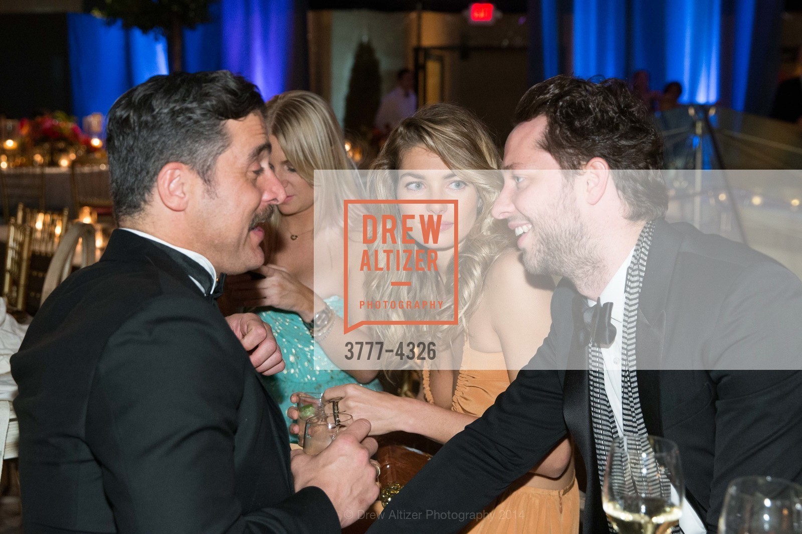 Douglas Friedman, Jessica Hart, Derek Blasberg, 2014 Mid-Winter Gala Hosted by the Junior Committee of the FINE ARTS MUSEUMS OF SAN FRANCISCO and SALVATORE FERRAGAMO, US, March 8th, 2014, Photo #3777-4326 Douglas Friedman, Jessica Hart, Derek Blasberg, Photo #3777-4326