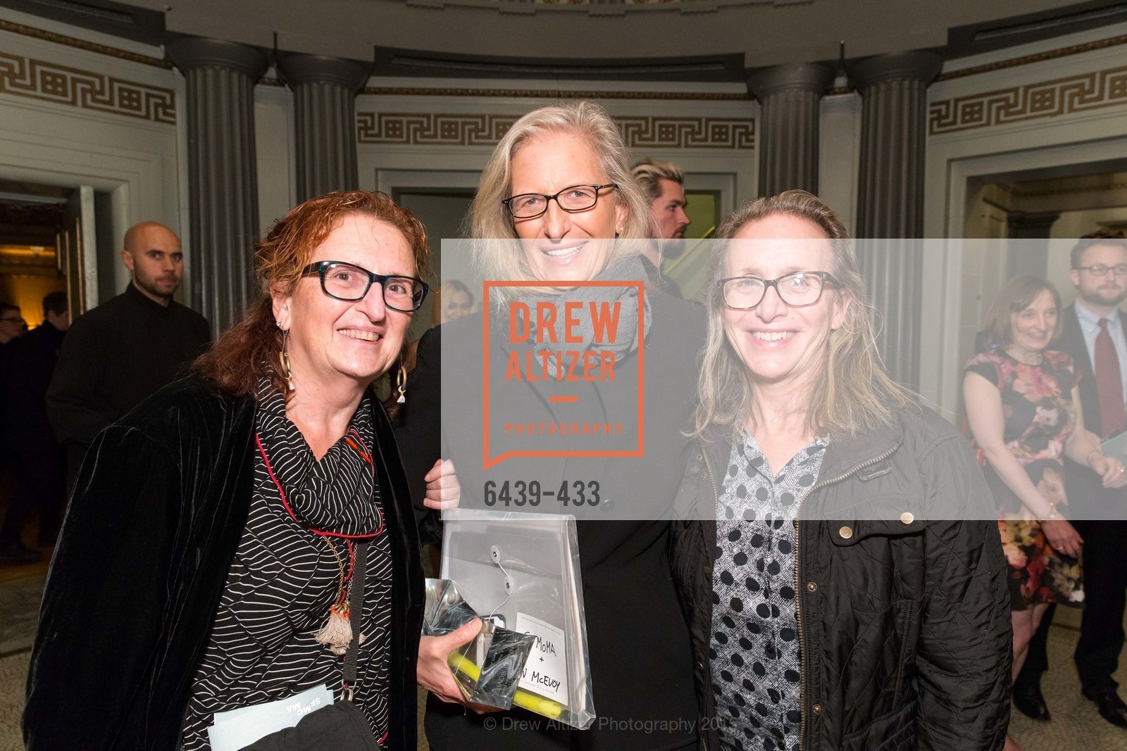 Susan Leibovitz Steinman, Annie Leibovitz, Paula Leibovitz Goodwin, SFMOMA Contemporary Vision Award, Regency Ballroom. Regency Ballroom, . 1300 Van Ness, November 3rd, 2015, Photo #6439-433 Susan Leibovitz Steinman, Annie Leibovitz, Paula Leibovitz Goodwin, Photo #6439-433