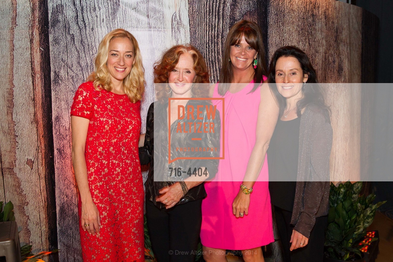 Clair Spaht, Bonnie Raitt, Christine Gardner, Myra Goodman, EWG's EARTH DINNER, US, May 20th, 2014, Photo #716-4404 Clair Spaht, Bonnie Raitt, Christine Gardner, Myra Goodman, Photo #716-4404