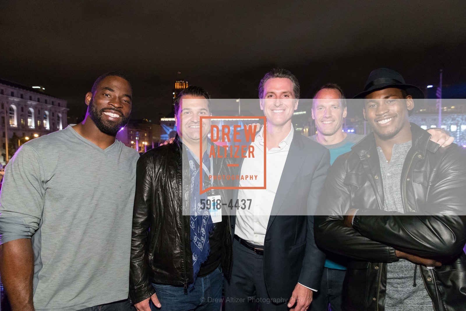 Justin Tuck, Ron Fiore, Gavin Newsom, Doug Henrickson, Aldon Smith, The Concert for UCSF BENIOFF CHILDREN'S HOSPITALS, US, October 14th, 2014, Photo #5918-4437 Justin Tuck, Ron Fiore, Gavin Newsom, Doug Henrickson, Aldon Smith, Photo #5918-4437