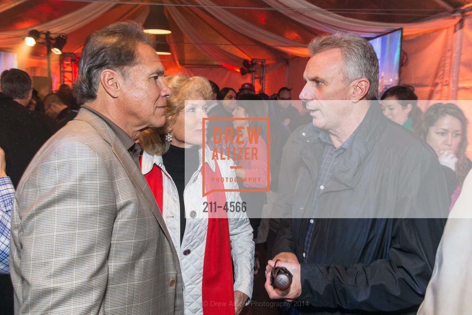 Joe Plunkett, Gerry Plunkett, Joe Montana, PHILLIP PHILLIPS Performance at 555 Tree Lighting Ceremony, US, December 3rd, 2014, Photo #211-4566 Joe Plunkett, Gerry Plunkett, Joe Montana, Photo #211-4566