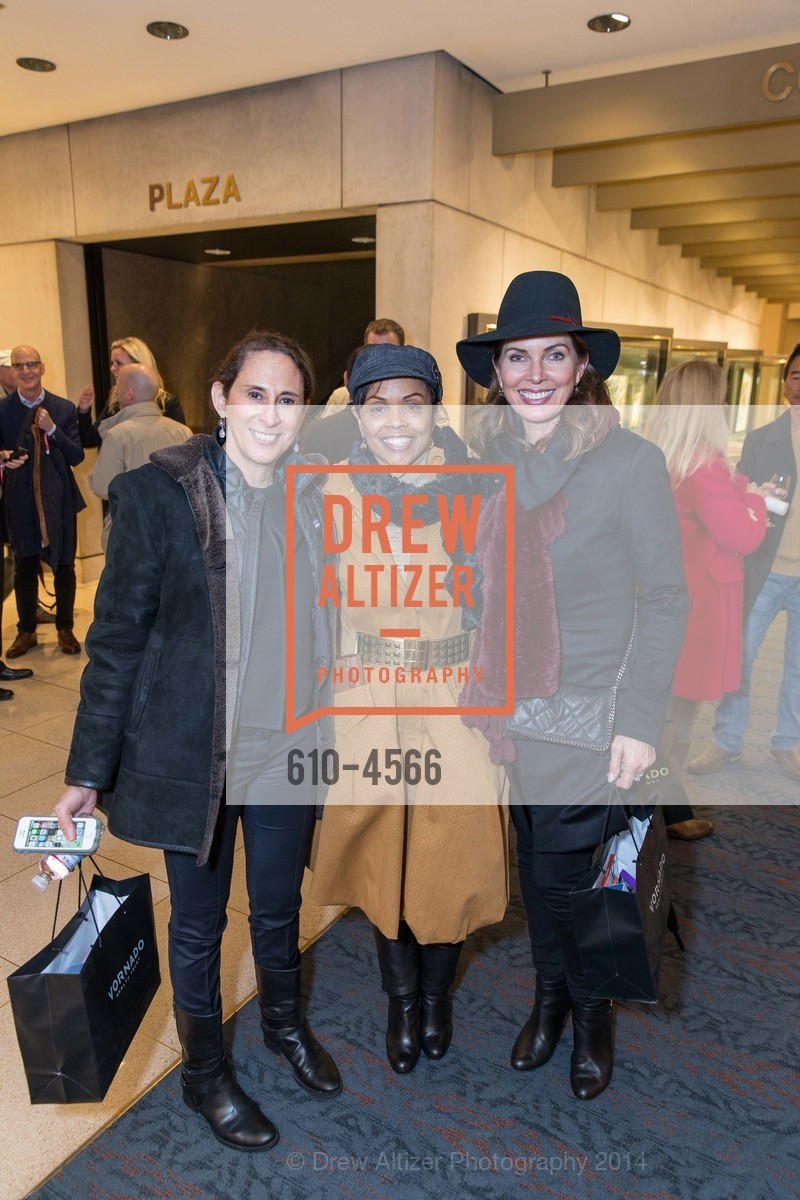 Laureine Greenbaum, Nelli Lee, Karen Lott, PHILLIP PHILLIPS Performance at 555 Tree Lighting Ceremony, US, December 3rd, 2014, Photo #610-4566 Laureine Greenbaum, Nelli Lee, Karen Lott, Photo #610-4566