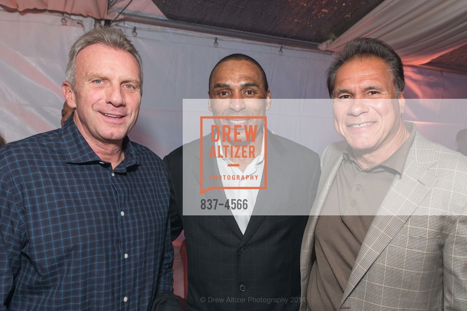 Joe Montana, Roger Craig, Jim Plunkett, PHILLIP PHILLIPS Performance at 555 Tree Lighting Ceremony, US, December 3rd, 2014, Photo #837-4566 Joe Montana, Roger Craig, Jim Plunkett, Photo #837-4566
