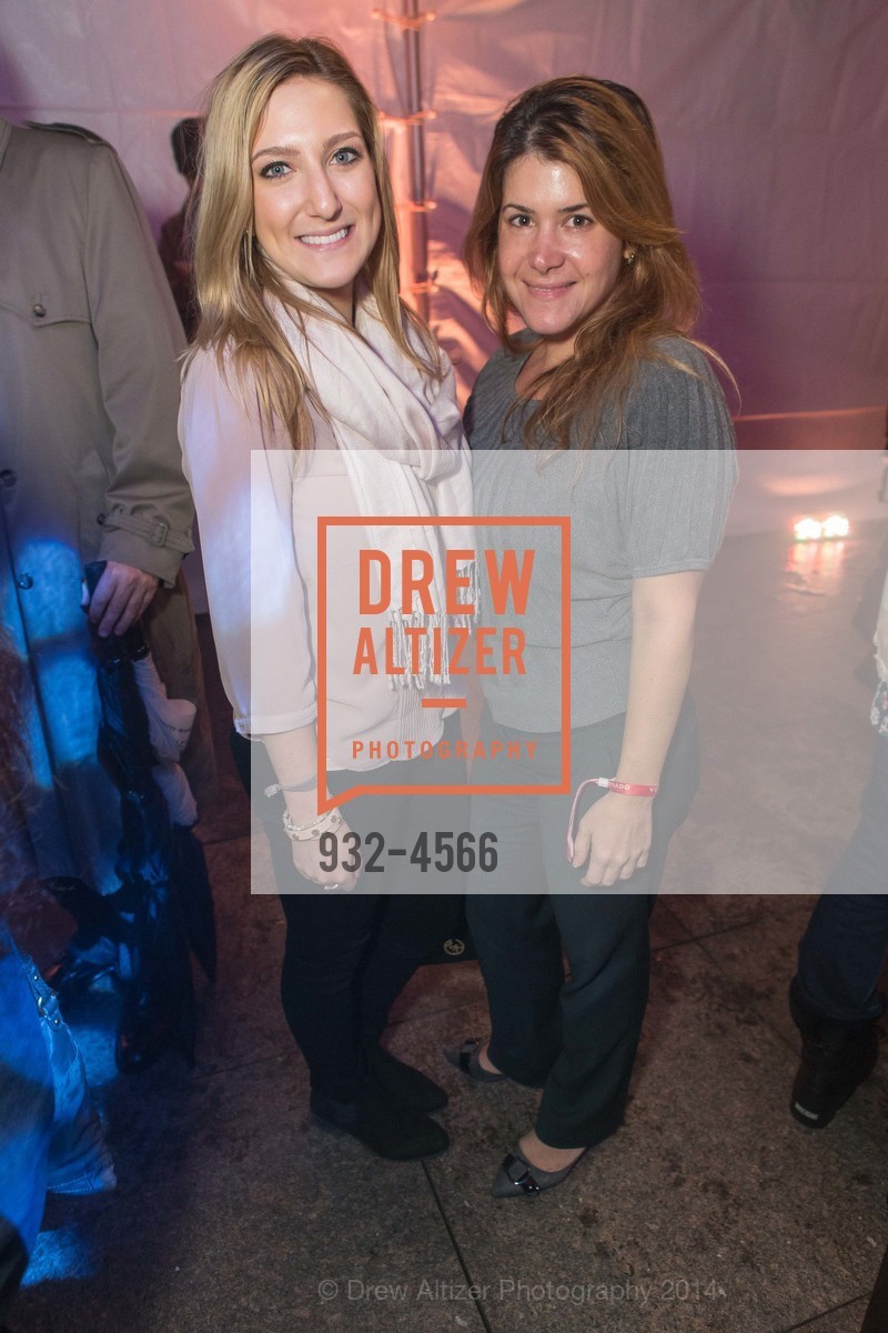 Melissa Kessler, Carla de Laurentiz, PHILLIP PHILLIPS Performance at 555 Tree Lighting Ceremony, US, December 3rd, 2014, Photo #932-4566 Melissa Kessler, Carla de Laurentiz, Photo #932-4566