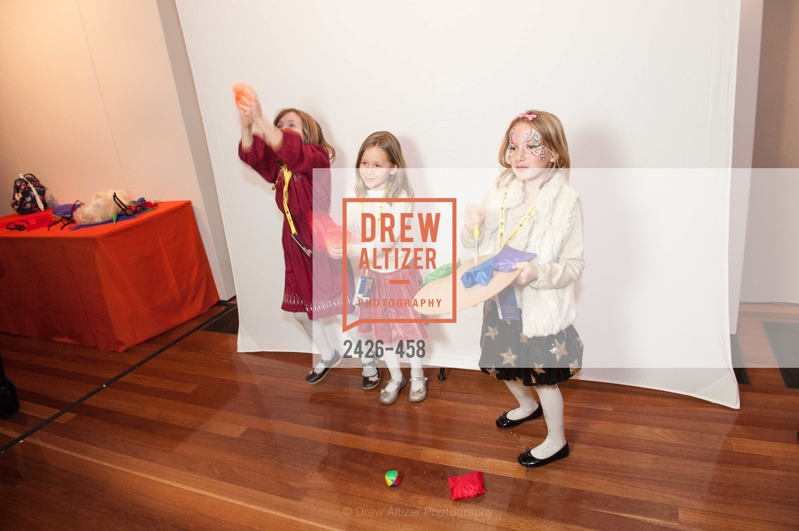 Lucy Litter, Annie Litter, Sasha Yolles, DE YOUNGSTERS A Bigger Family Party, US. US, January 10th, 2014
