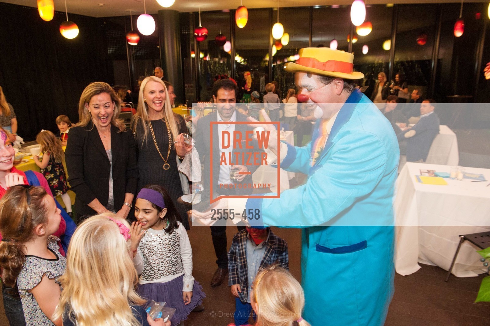 Whitney Froeb, Aanya Shamsadani, Sydney Girado, Nathan Hogan, DE YOUNGSTERS A Bigger Family Party, US. US, January 10th, 2014