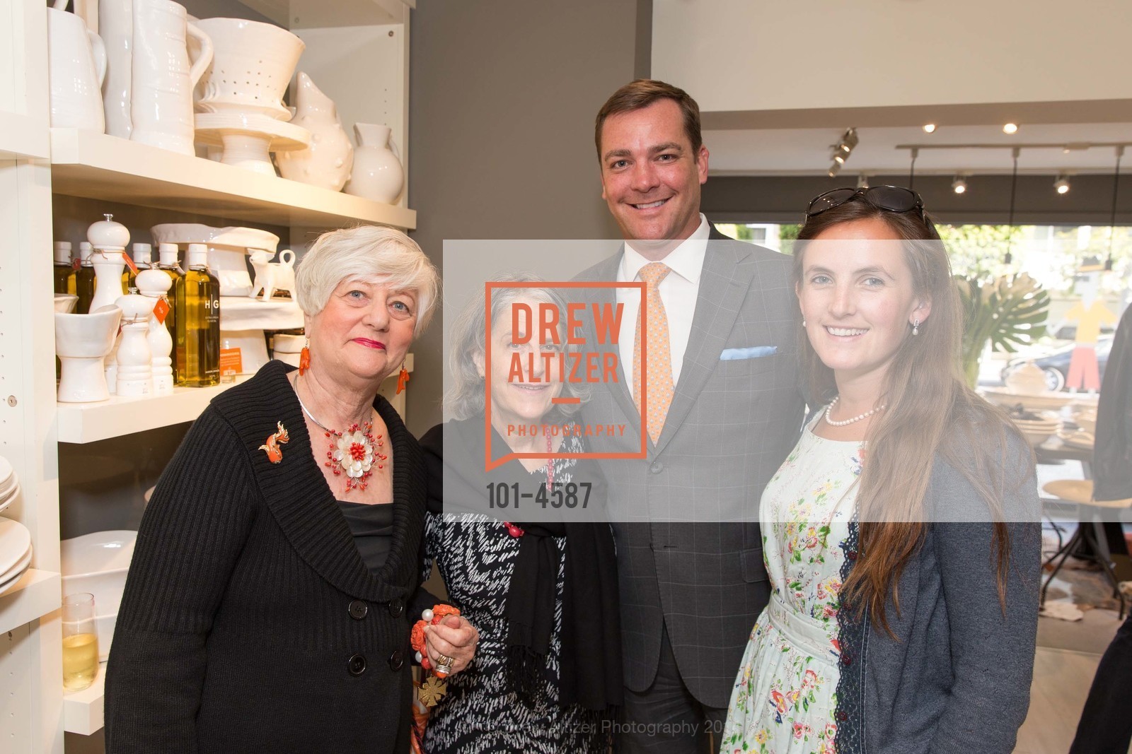 Susannan Allen, Julia Guggenheim, Jack Ryder, Octavia Pollock, HUDSON GRACE, US, May 29th, 2014, Photo #101-4587 Susannan Allen, Julia Guggenheim, Jack Ryder, Octavia Pollock, Photo #101-4587